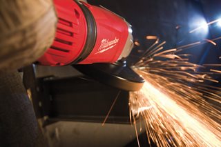 Milwaukee AGVM 24-230 GEX Winkelschleifer