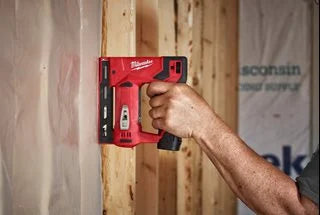 Milwaukee M12 BST-202X Akku Tacker