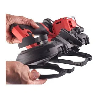 Milwaukee M12 FBS64-0C Kompakte Akku-Bandsäge mit 64mm Schnittkapazität