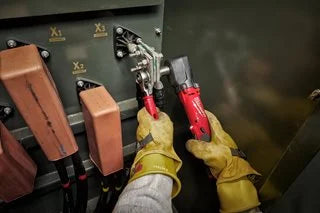 Milwaukee M12 FRAIWF38-0 3/8" Akku Winkelschlagschrauber mit Sprengring