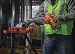 Milwaukee M18 BSX-402C Akku-Säbelsäge