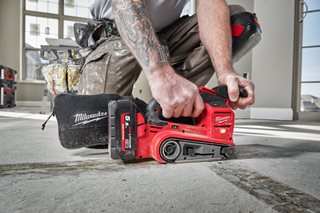 Milwaukee M18 FBTS75-0 Akku-Bandschleifer 75mm