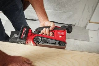 Milwaukee M18 FBTS75-552X Akku-Bandschleifer 75mm