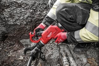 Milwaukee M18 HCC75R-502C FORCE LOGIC Hydraulischer Akku-Erdkabelschneider