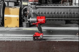 Milwaukee M18 ONEFHIWF34-502X Akku-Schlagschrauber mit Sprengring
