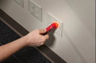 Milwaukee 2225-20 Spannungsdetektor mit Laserthermometer