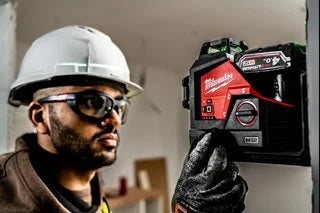 Milwaukee M12 CLL4P-301C Kreuzlinienlaser mit Vier Lotpunkten