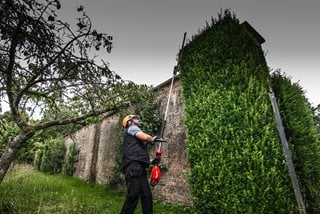 Milwaukee M18 FHETE27-0 Akku-Stabheckenschere 267cm