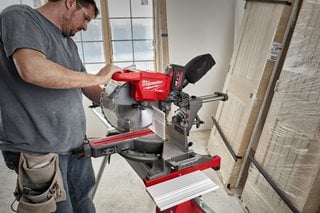 Milwaukee M18 FMS305-121 Akku-Kapp und Gehrungssäge