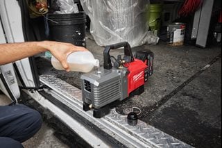 Milwaukee M18 FVP5-0 Akku-Vakuum Pumpe