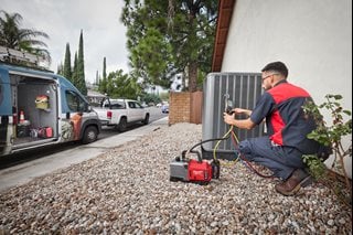 Milwaukee M18 FVP5-0 Akku-Vakuum Pumpe