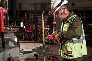 Milwaukee M18 ONEFSAG125XB-0X One-Key Akku-Winkelschleifer